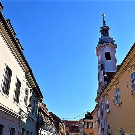 Downtown Apartments Deluxe Győr Eksteriør bilde