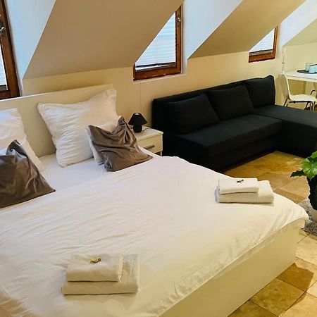 Downtown Apartments Deluxe Győr Eksteriør bilde