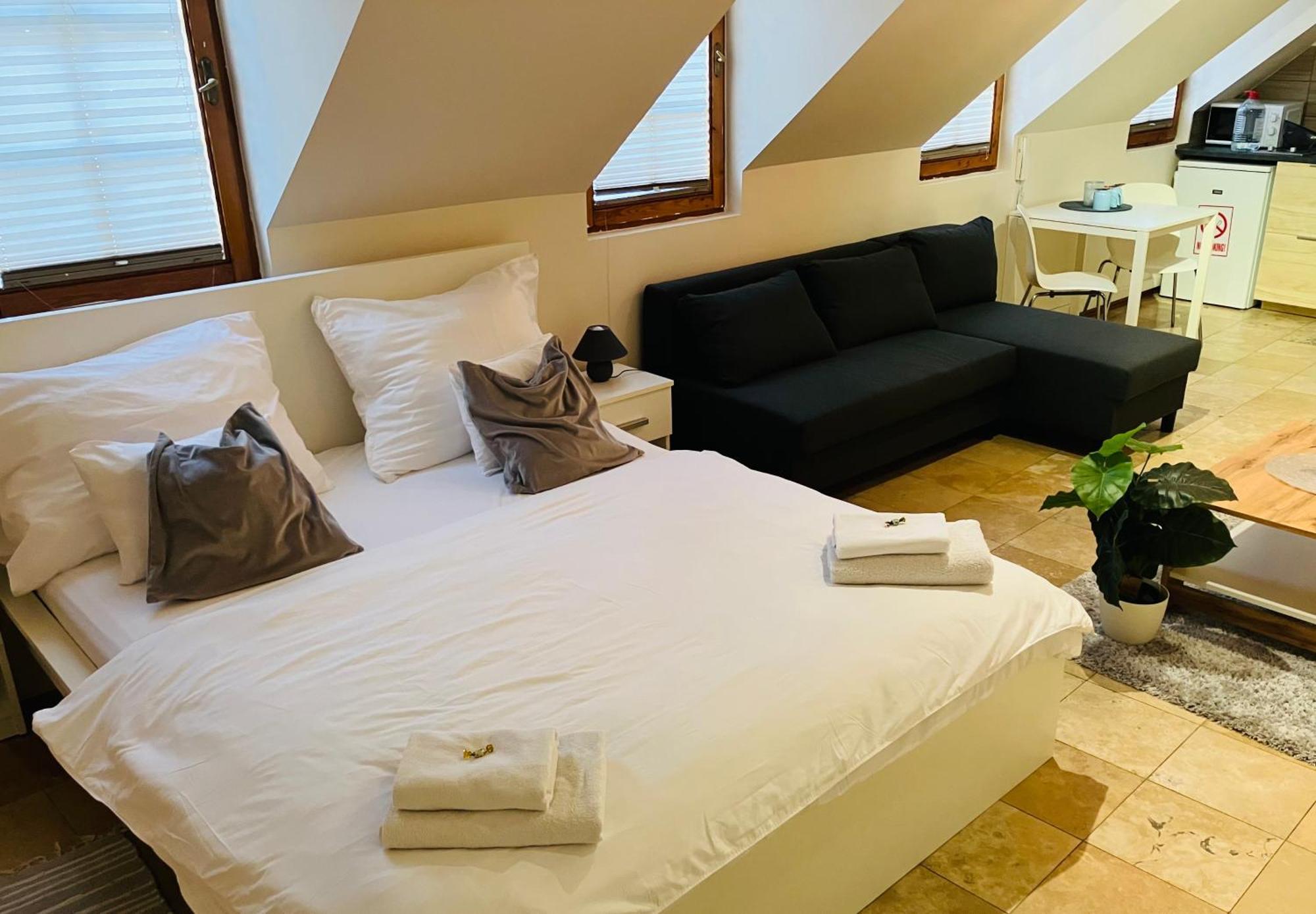Downtown Apartments Deluxe Győr Eksteriør bilde