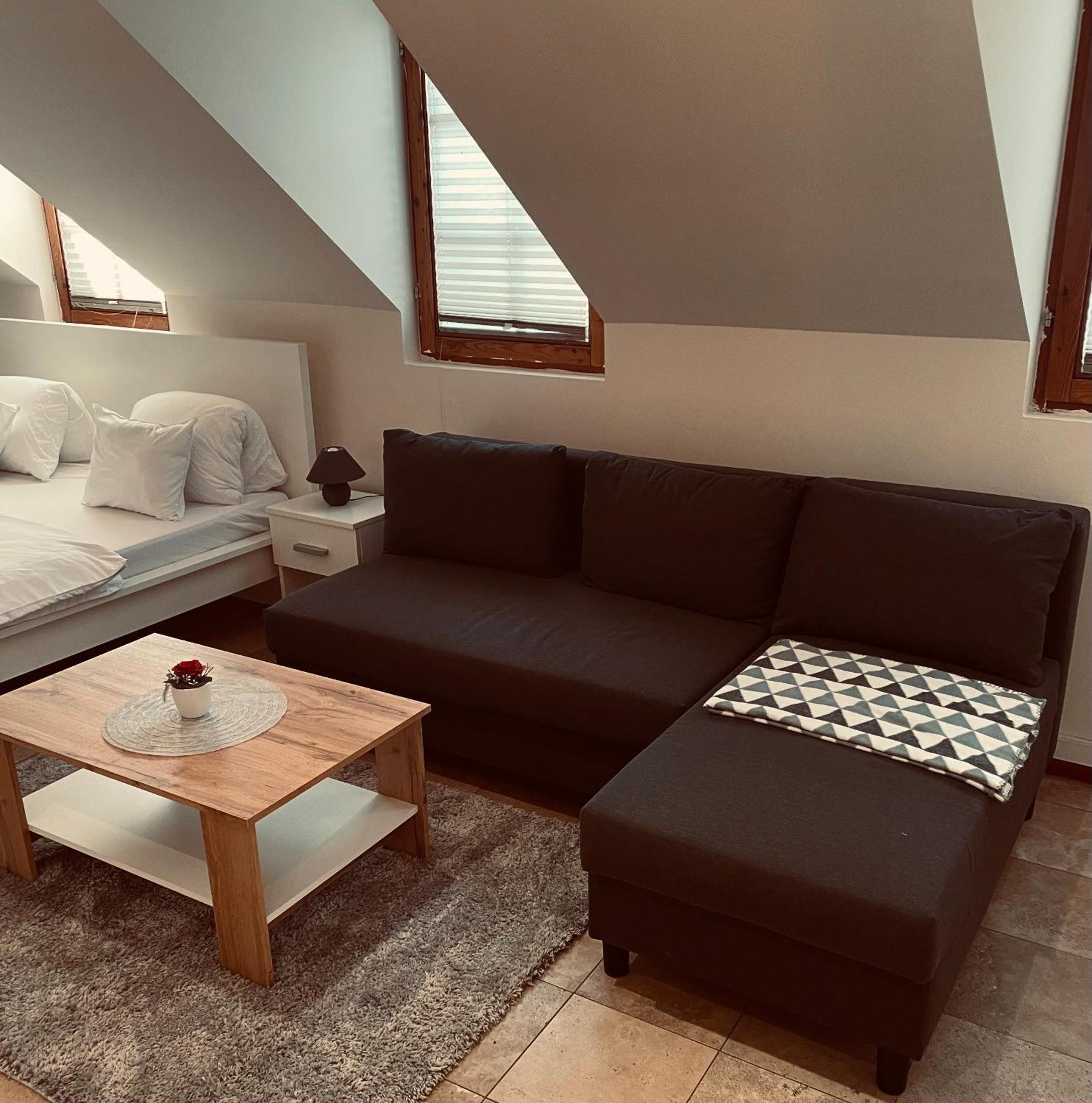 Downtown Apartments Deluxe Győr Eksteriør bilde